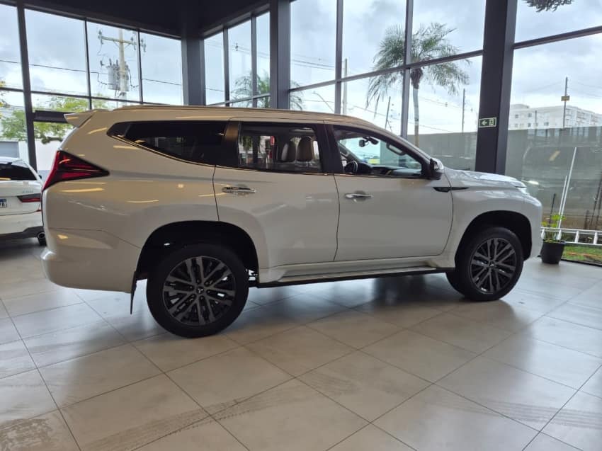 Mitsubishi PAJERO SPORT 2.4 16V MIVEC TURBO DIESEL HPE-S AWD AUTOMÁTICO 2022/2023