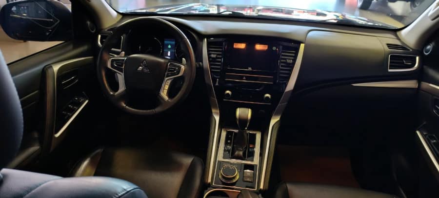 Mitsubishi MMC PAJERO HPE S