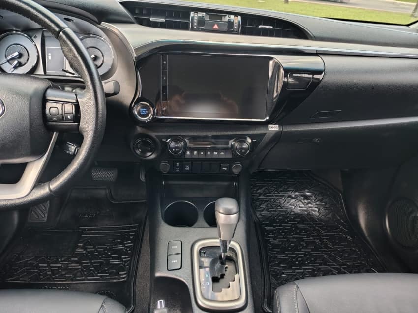 Toyota HILUX 2.8 D-4D TURBO DIESEL CD SRV 4X4 AUTOMÁTICO 2024/2024