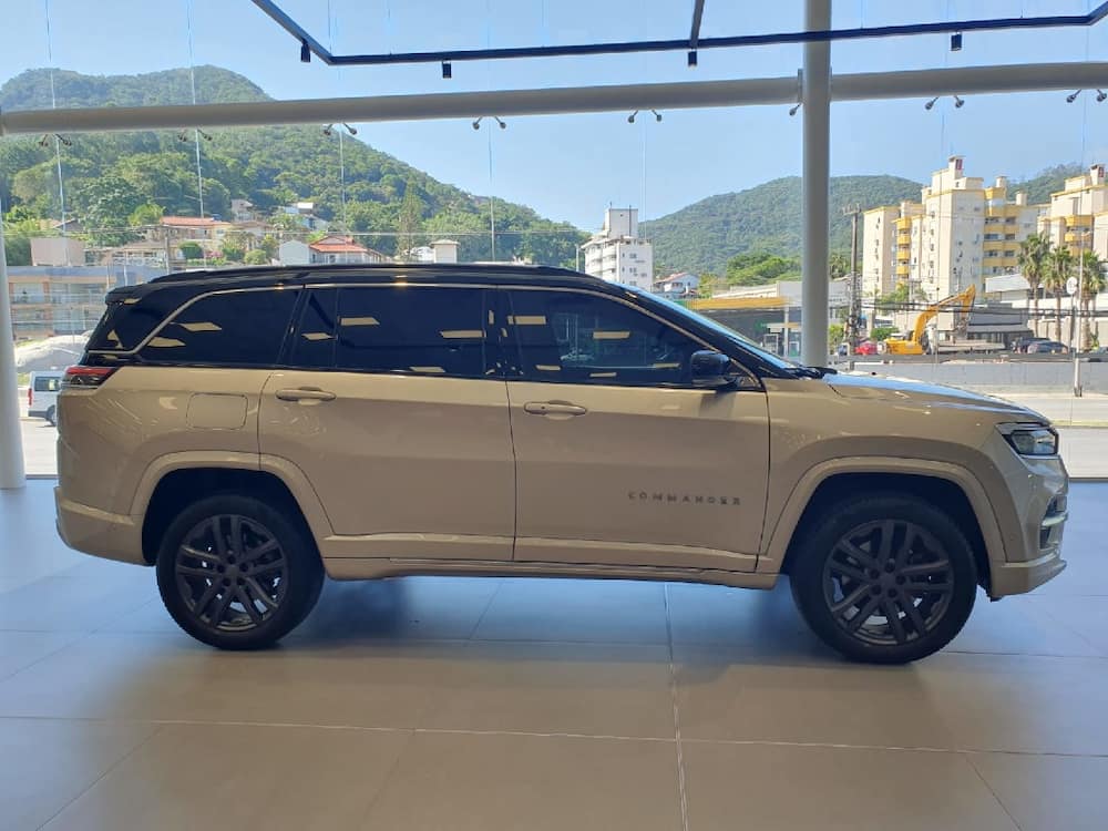 JEEP COMMANDER 2.0 HURRICANE 4 TURBO GASOLINA OVERLAND AT9