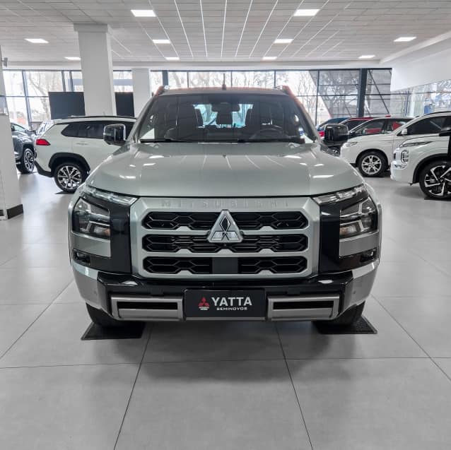 Mitsubishi TRITON 2.4 BITURBO DIESEL CD KATANA 4X4 AUTOMÁTICO 2025/2026