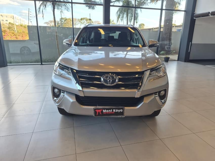 Toyota HILUX SW4 2.7 SR 4X2 16V FLEX 4P AUTOMÁTICO 2016/2017