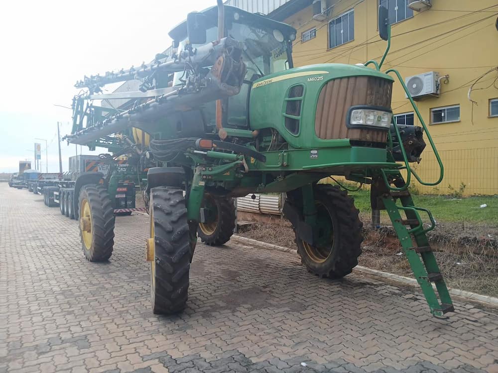 JOHN DEERE M4025