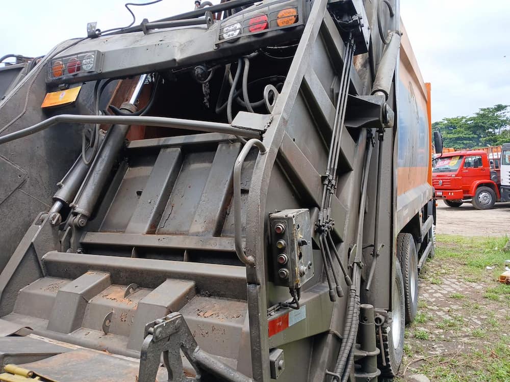 Volkswagen 24-260 E Constel. 6x2 2p (diesel)(E5)