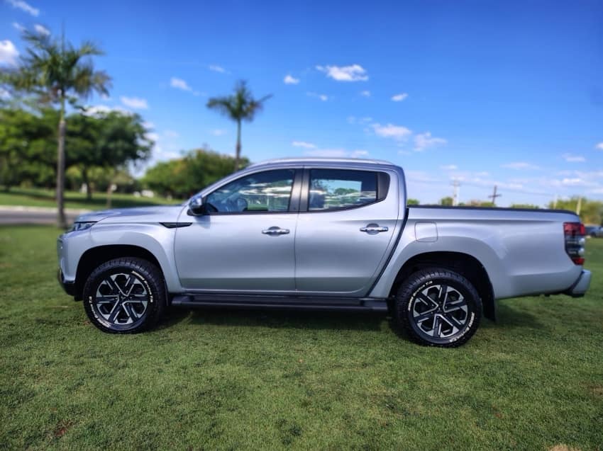 Mitsubishi L200 TRITON 2.4 16V TURBO DIESEL SPORT HPE-S CD 4P 4X4 AUTOMÁTICO 2022/2023