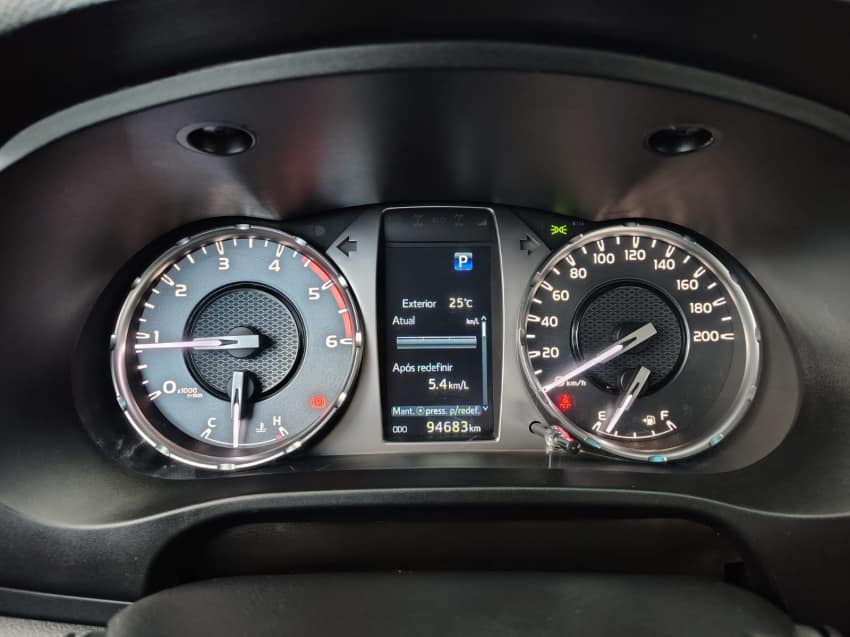 Toyota HILUX 2.8 D-4D TURBO DIESEL CD SRV 4X4 AUTOMÁTICO 2024/2024