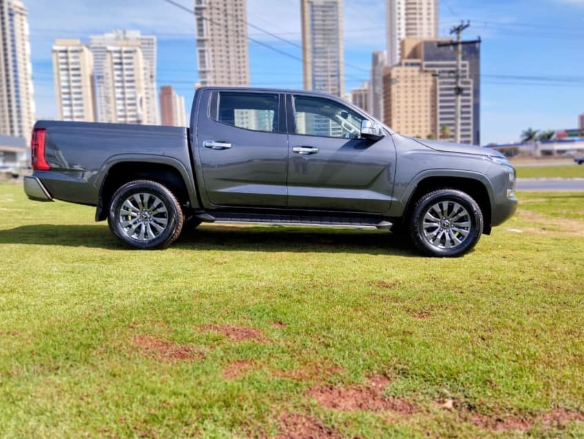 Mitsubishi TRITON 2.4 BITURBO DIESEL CD HPE-S 4X4 AUTOMÁTICO