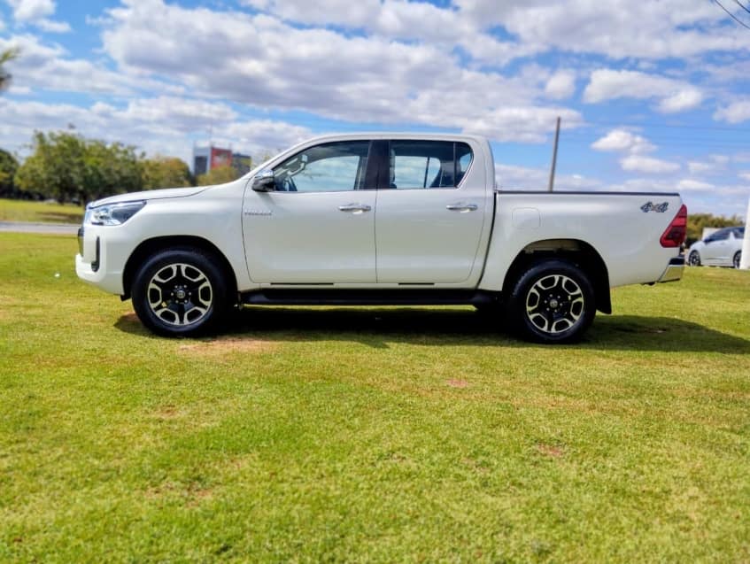Toyota HILUX 2.8 D-4D TURBO DIESEL CD SRX 4X4 AUTOMÁTICO