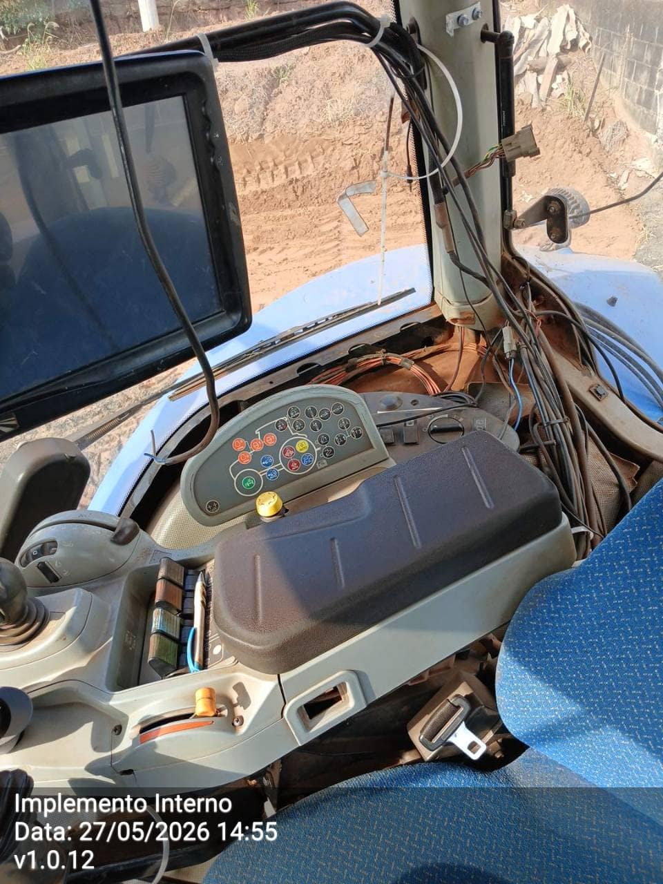NEW HOLLAND T 8.325