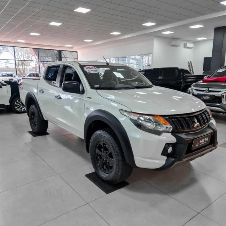 Mitsubishi L200 TRITON 2.4 16V TURBO DIESEL OUTDOOR GLX CD 4X4 MANUAL 2023/2024