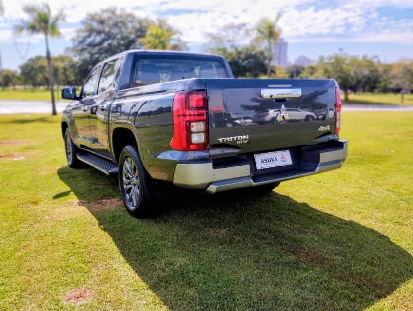 Mitsubishi TRITON 2.4 BITURBO DIESEL CD HPE-S 4X4 AUTOMÁTICO