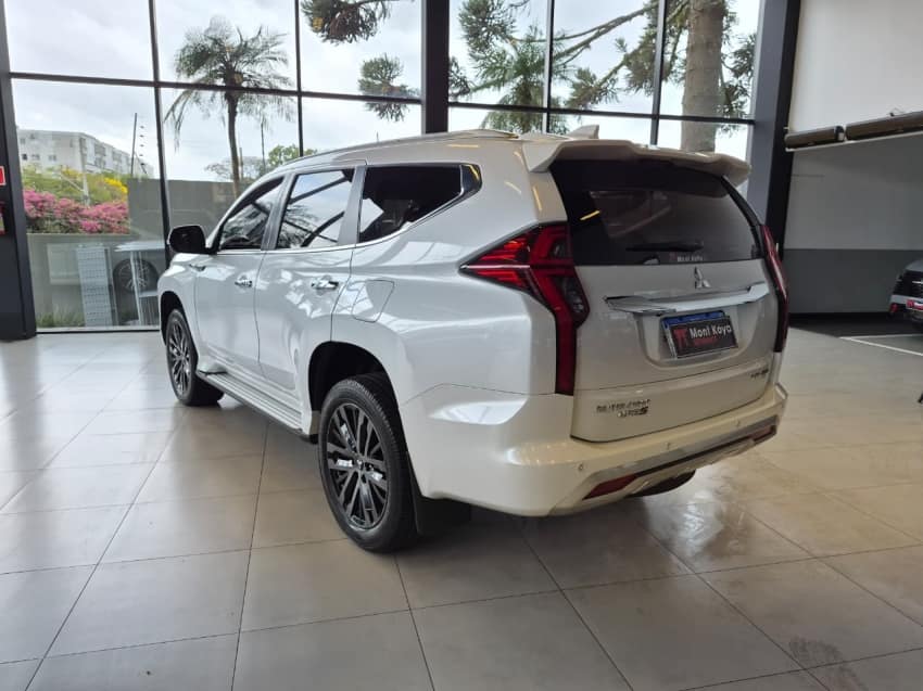 Mitsubishi PAJERO SPORT 2.4 16V MIVEC TURBO DIESEL HPE-S AWD AUTOMÁTICO 2022/2023