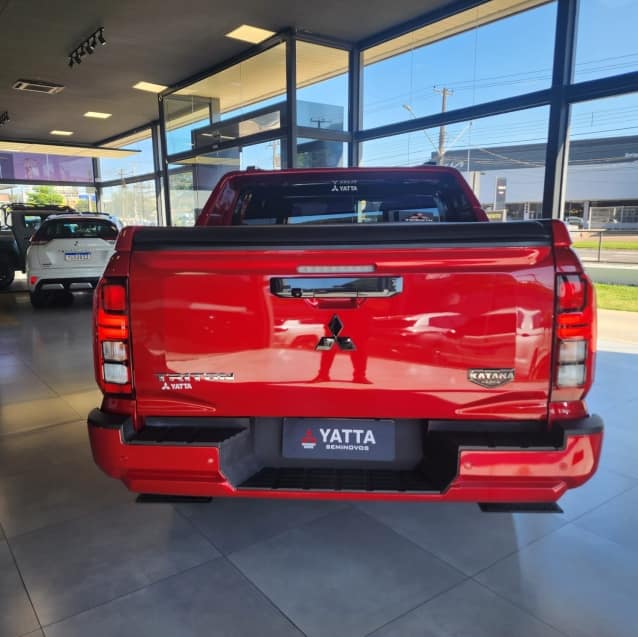 Mitsubishi TRITON 2.4 BITURBO DIESEL CD KATANA 4X4 AUTOMÁTICO 2025/2026