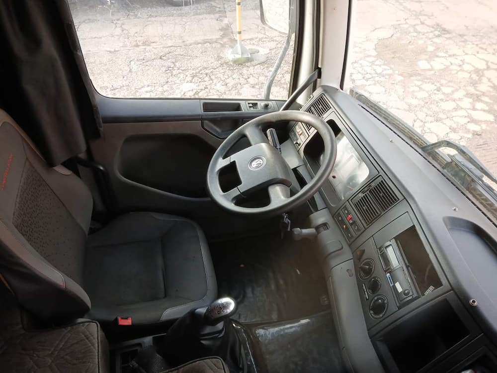 Volkswagen 30-330 Constellation 8x2 2p (diesel)(E5)