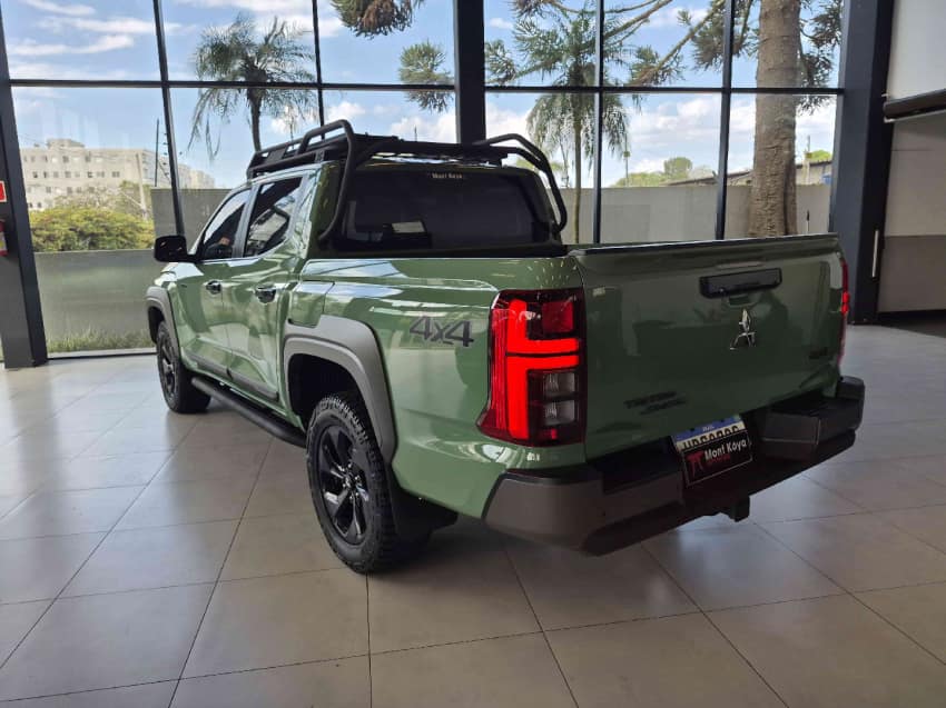 Mitsubishi TRITON 2.4 BITURBO DIESEL CD SAVANA 4X4 AUTOMÁTICO 2025/2026