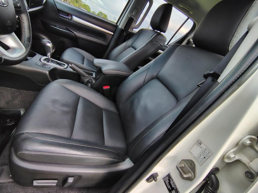 Toyota HILUX 2.8 D-4D TURBO DIESEL CD SRV 4X4 AUTOMÁTICO 2024/2024