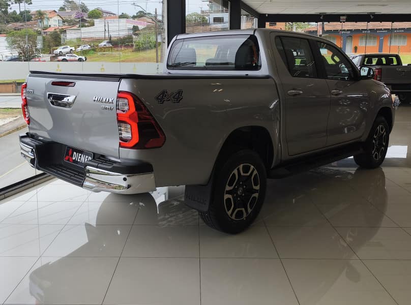 Toyota HILUX CD SRV 2.0 4X4 DIESEL AUT 2025