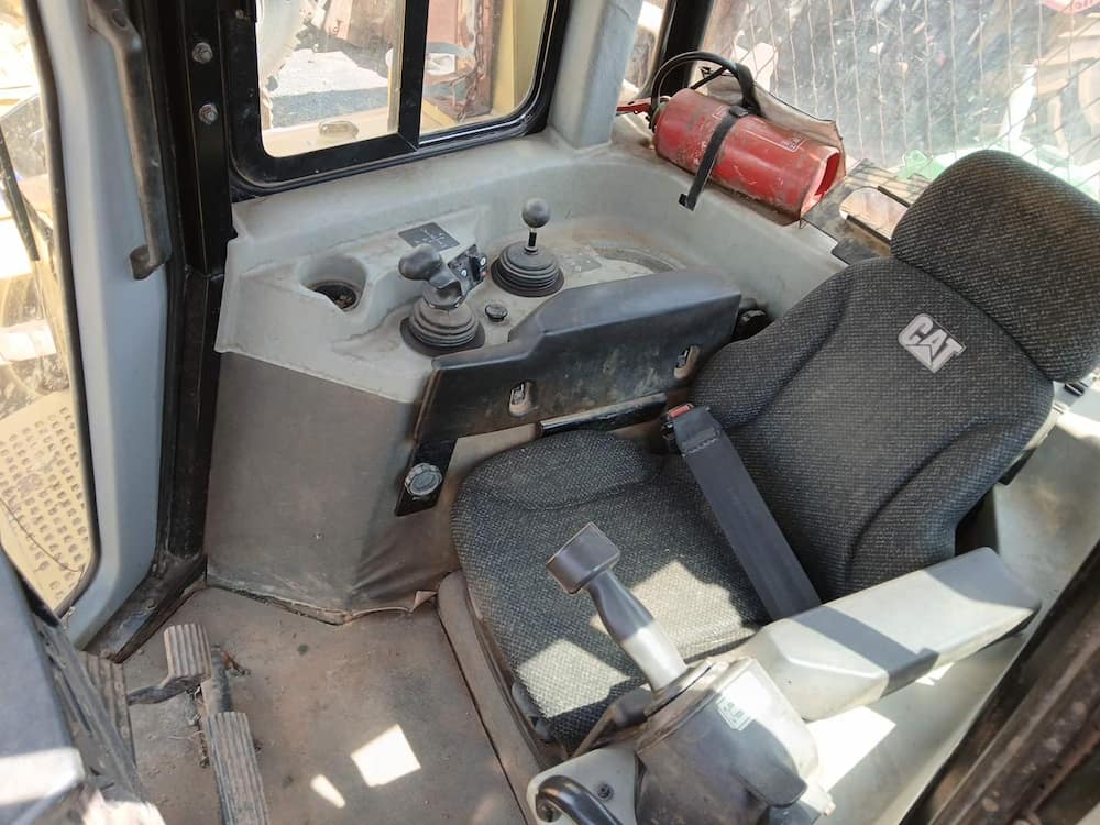 CATERPILLAR D6T