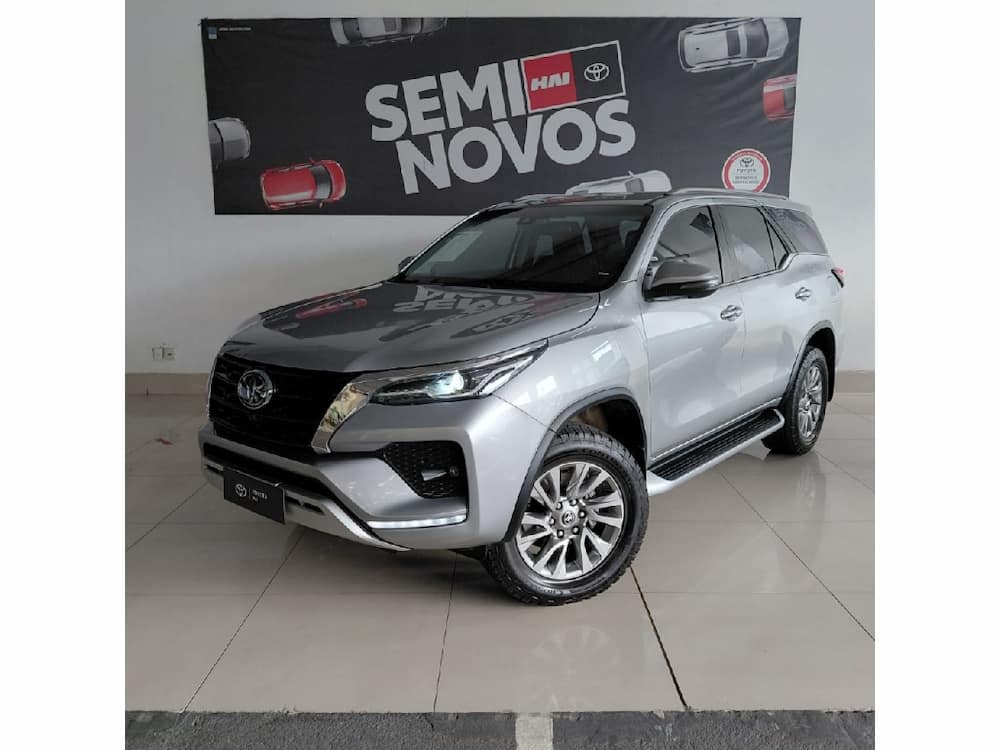 TOYOTA HILUX SW4 2.8 D-4D TURBO DIESEL GR-S 7L 4X4 AUTOMÁTICO