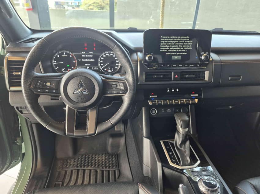 Mitsubishi TRITON 2.4 BITURBO DIESEL CD SAVANA 4X4 AUTOMÁTICO 2025/2026