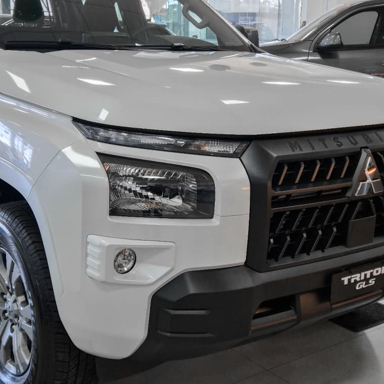 Mitsubishi TRITON 2.4 BITURBO DIESEL CD GLS 4X4 AUTOMÁTICO 2026/2027