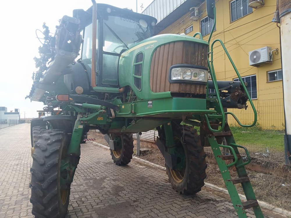 JOHN DEERE M4025