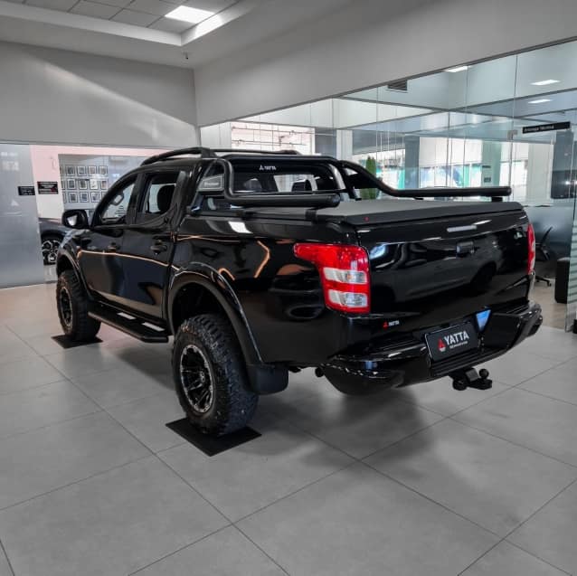 Mitsubishi L200 TRITON 2.4 16V TURBO DIESEL GL CD 4X4 MANUAL 2022/2023