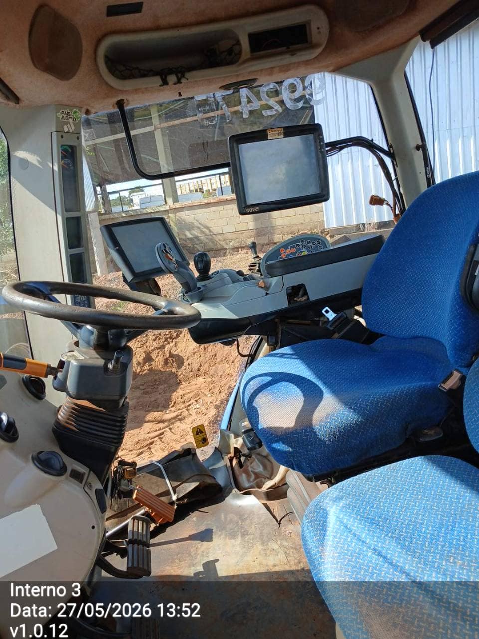 NEW HOLLAND T 8.325
