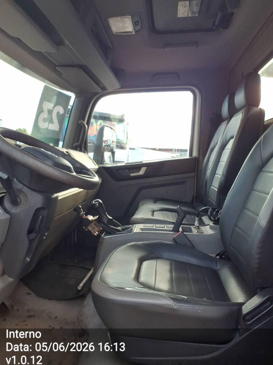 VOLKSWAGEN 11-180 DELIVERY 2P DIESEL E5