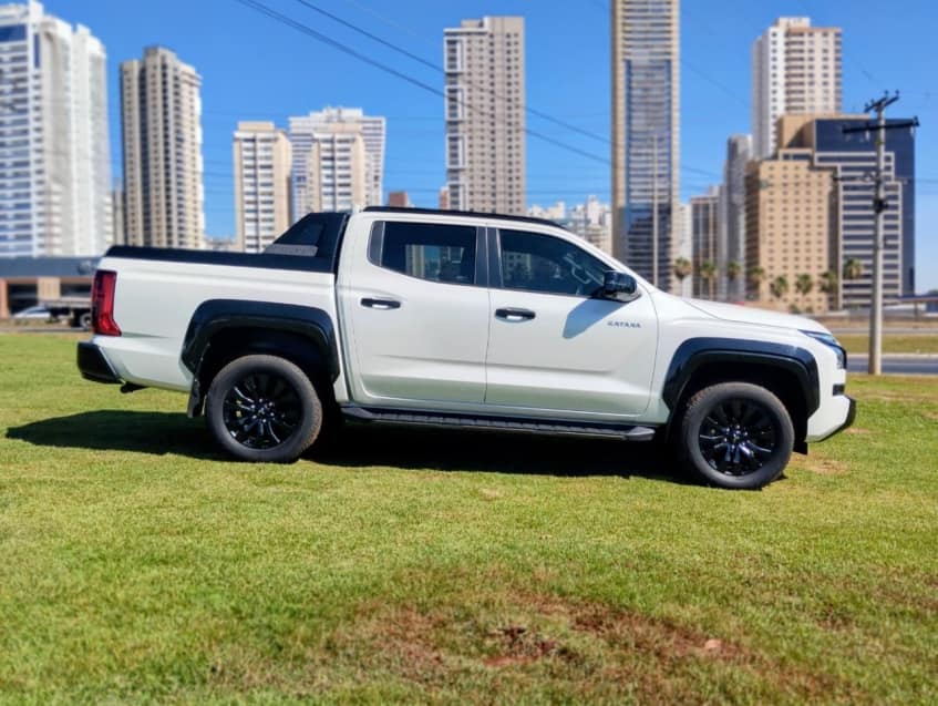 Mitsubishi TRITON 2.4 BITURBO DIESEL CD KATANA 4X4 AUTOMÁTICO