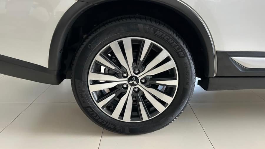 Mitsubishi Outlander 2.2 HPE -S