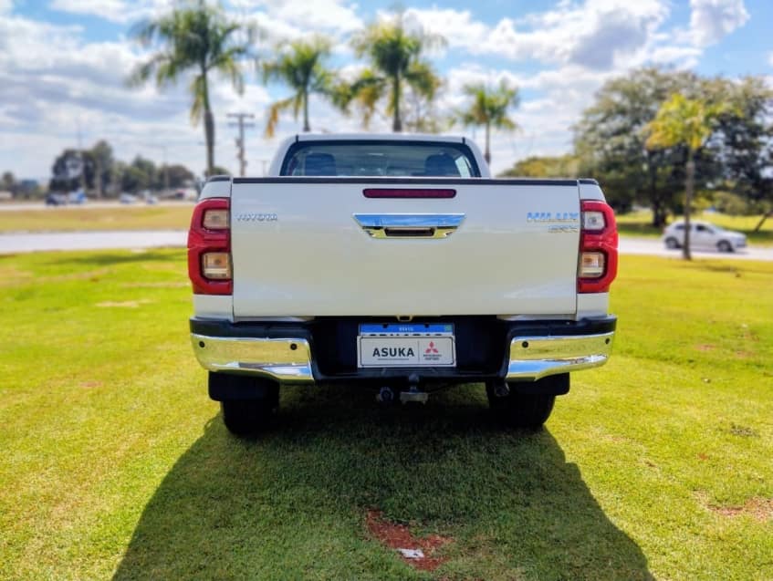 Toyota HILUX 2.8 D-4D TURBO DIESEL CD SRX 4X4 AUTOMÁTICO