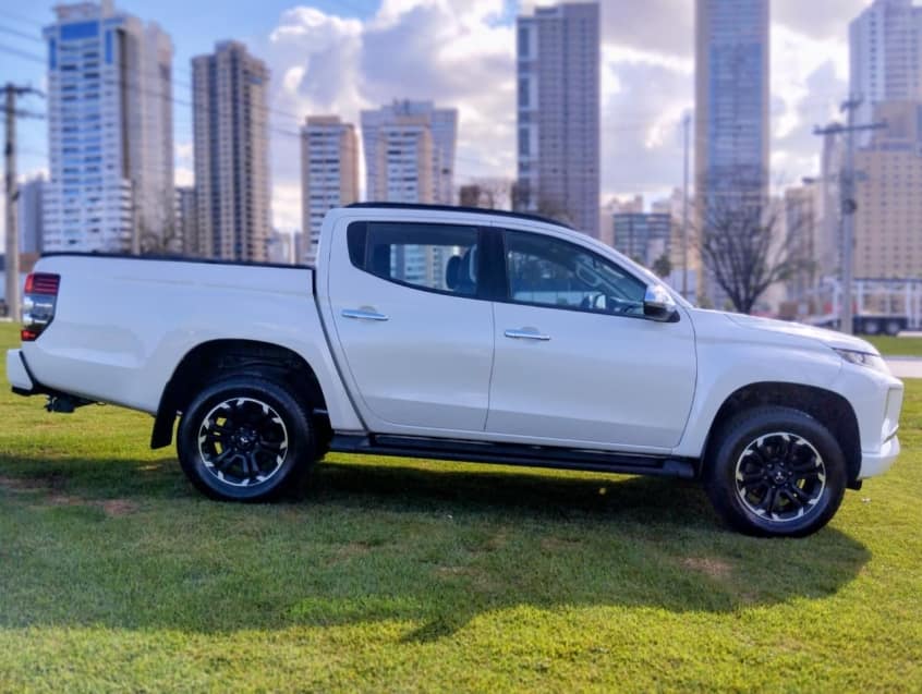 Mitsubishi L200 TRITON 2.4 16V TURBO DIESEL SPORT HPE CD 4P 4X4 AUTOMÁTICO