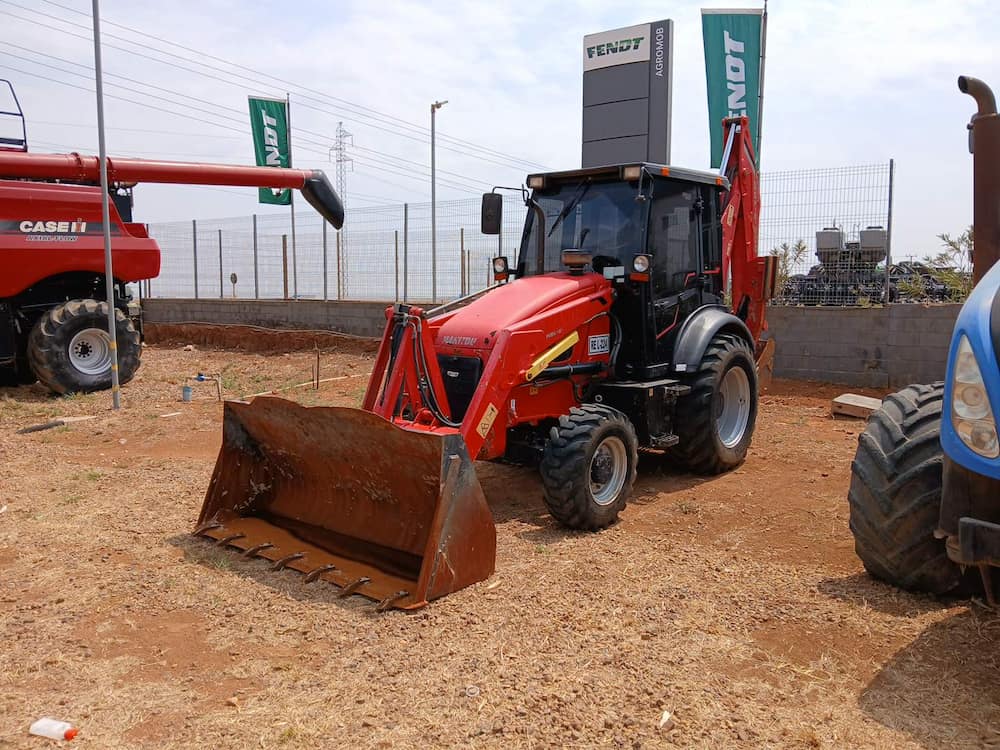 MANITOU RETROESCAVADEIRA