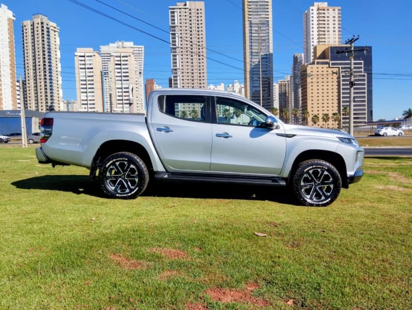 Mitsubishi L200 TRITON 2.4 16V TURBO DIESEL SPORT HPE-S CD 4P 4X4 AUTOMÁTICO