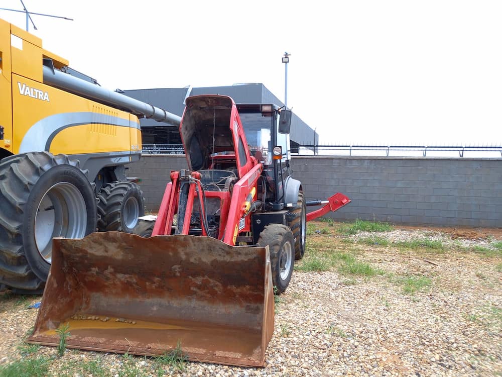 MANITOU RETROESCAVADEIRA