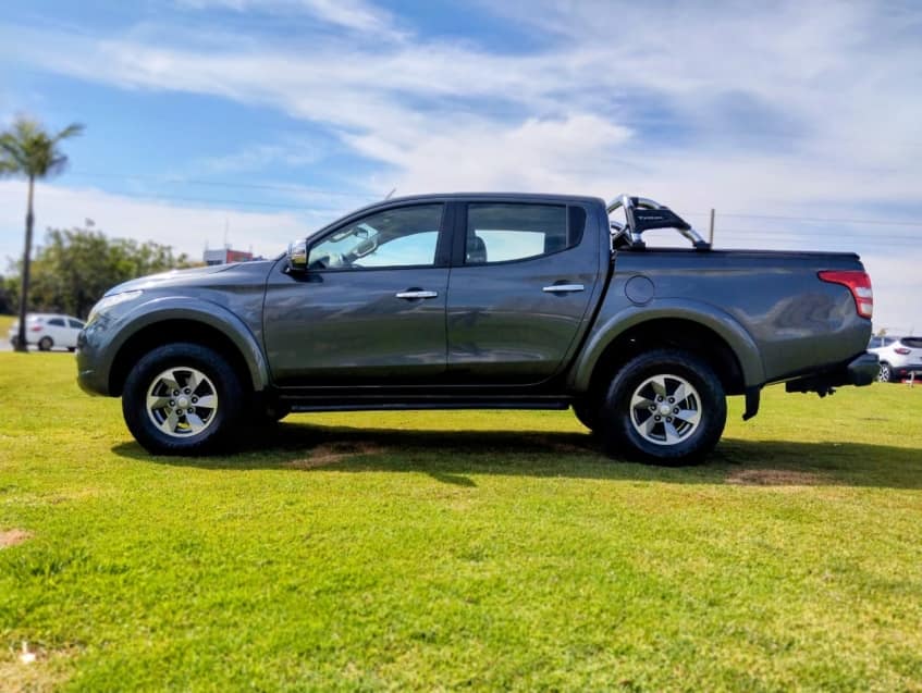 Mitsubishi L200 TRITON 2.4 16V TURBO DIESEL SPORT HPE CD 4P 4X4 AUTOMÁTICO
