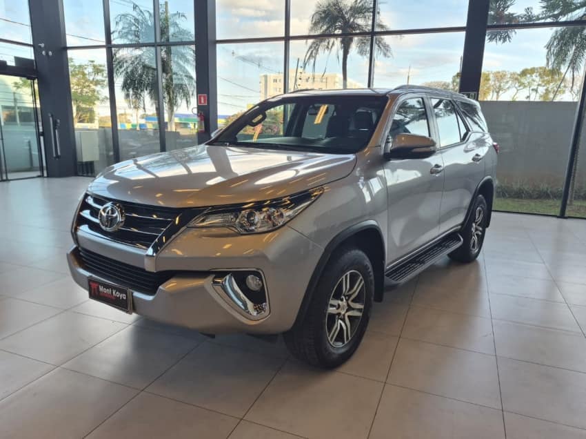 Toyota HILUX SW4 2.7 SR 4X2 16V FLEX 4P AUTOMÁTICO 2016/2017
