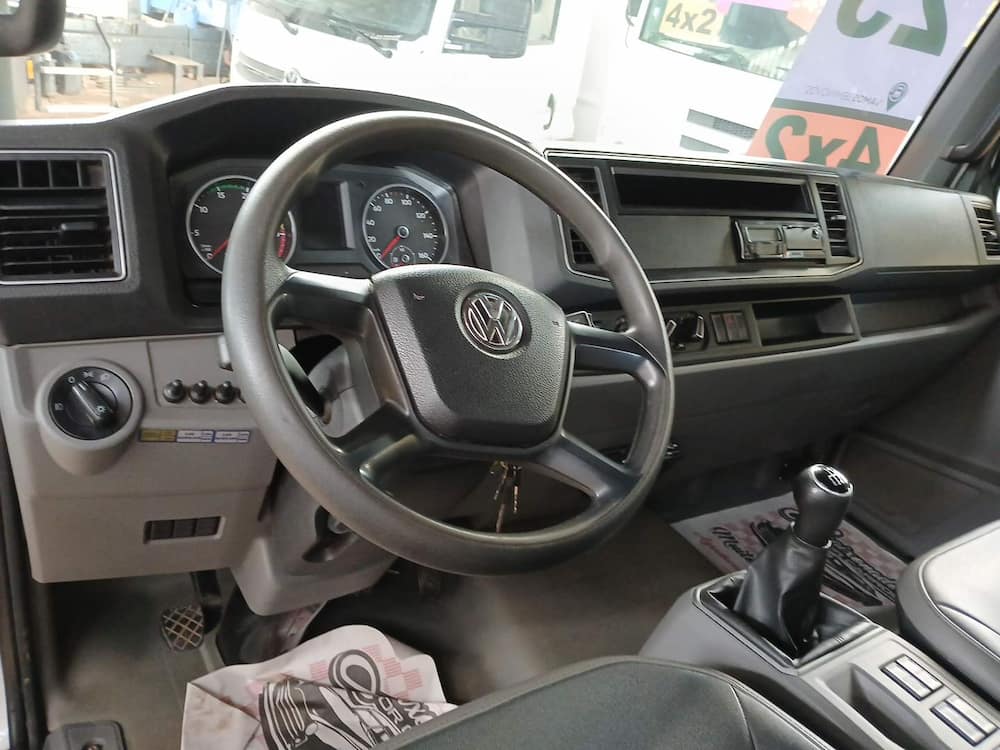 VOLKSWAGEN 11-180 DELIVERY 2P DIESEL E5