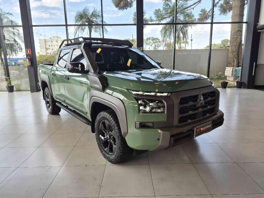 Mitsubishi TRITON 2.4 BITURBO DIESEL CD SAVANA 4X4 AUTOMÁTICO 2025/2026