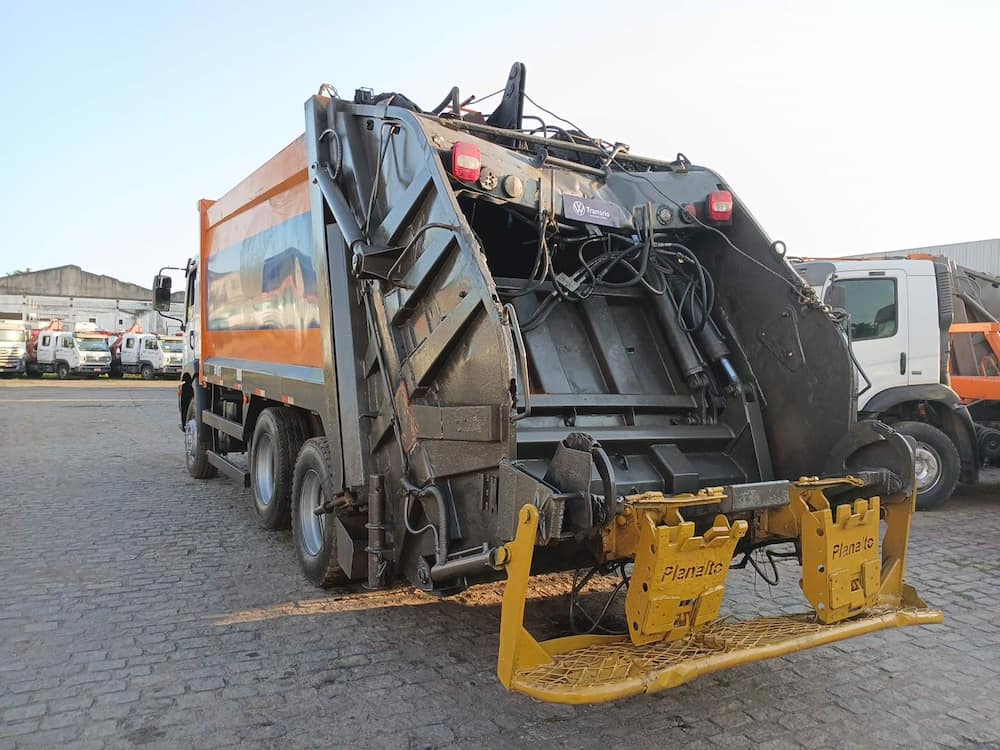 Volkswagen 24-260 E Constel. 6x2 2p (diesel)(E5)