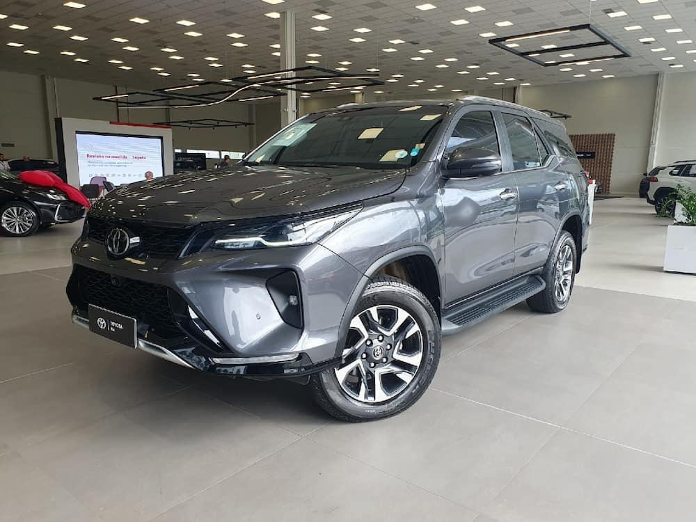 TOYOTA HILUX SW4 2.8 D-4D TURBO DIESEL SRX 4X4 AUTOMÁTICO