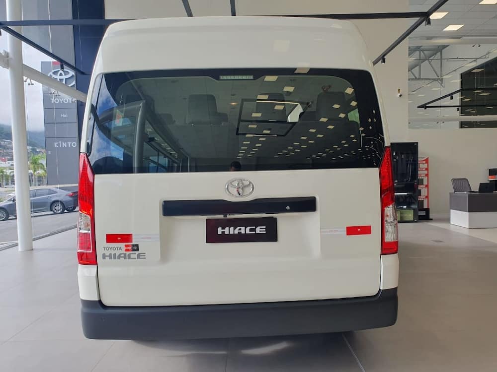 TOYOTA HIACE 2.8 D-4D TURBO DIESEL MINIBUS 15+1 DX AUTOMÁTICO