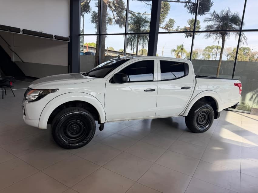 Mitsubishi L200 TRITON 2.4 16V TURBO DIESEL GL CD 4X4 MANUAL 2022/2023