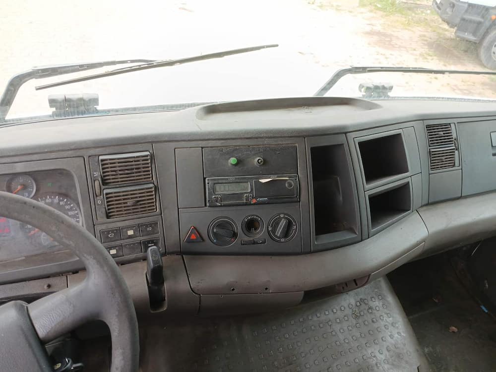 Volkswagen 24-260 E Constel. 6x2 2p (diesel)(E5)