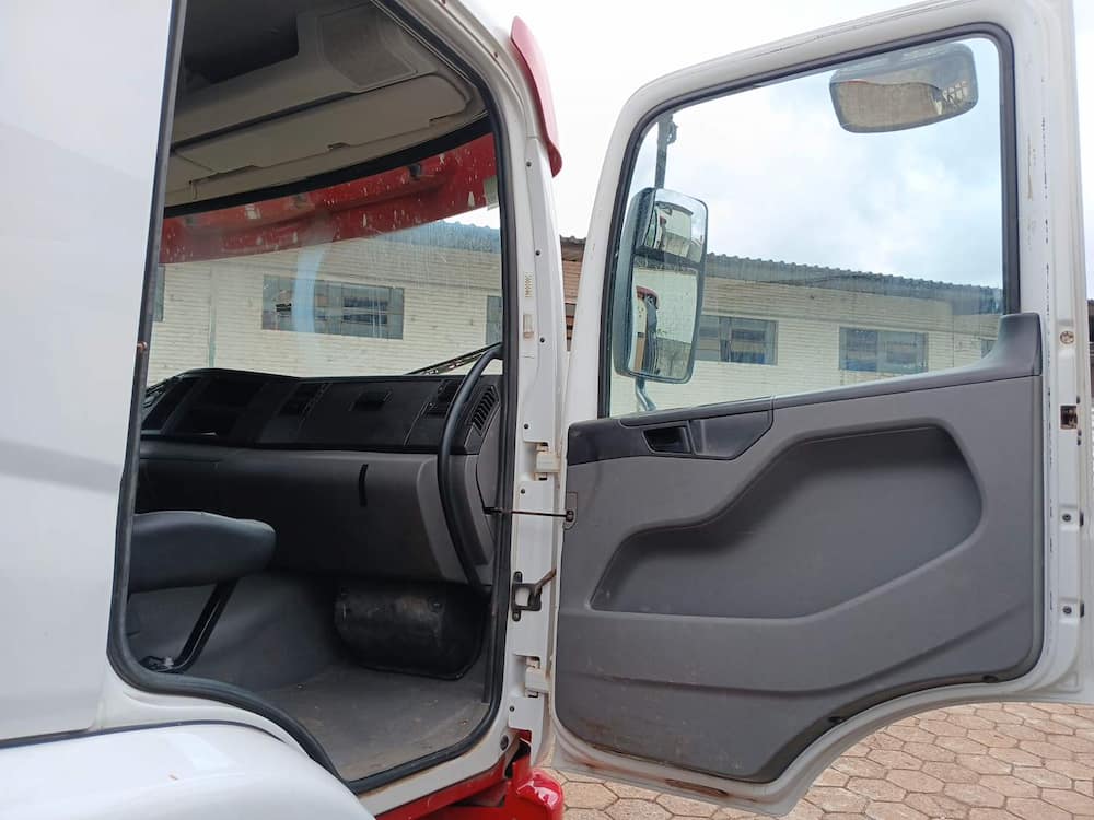 Volkswagen 31.330 Constellation 31.330 E DC