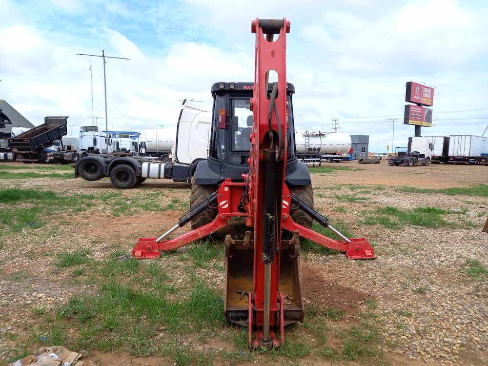 MANITOU RETROESCAVADEIRA