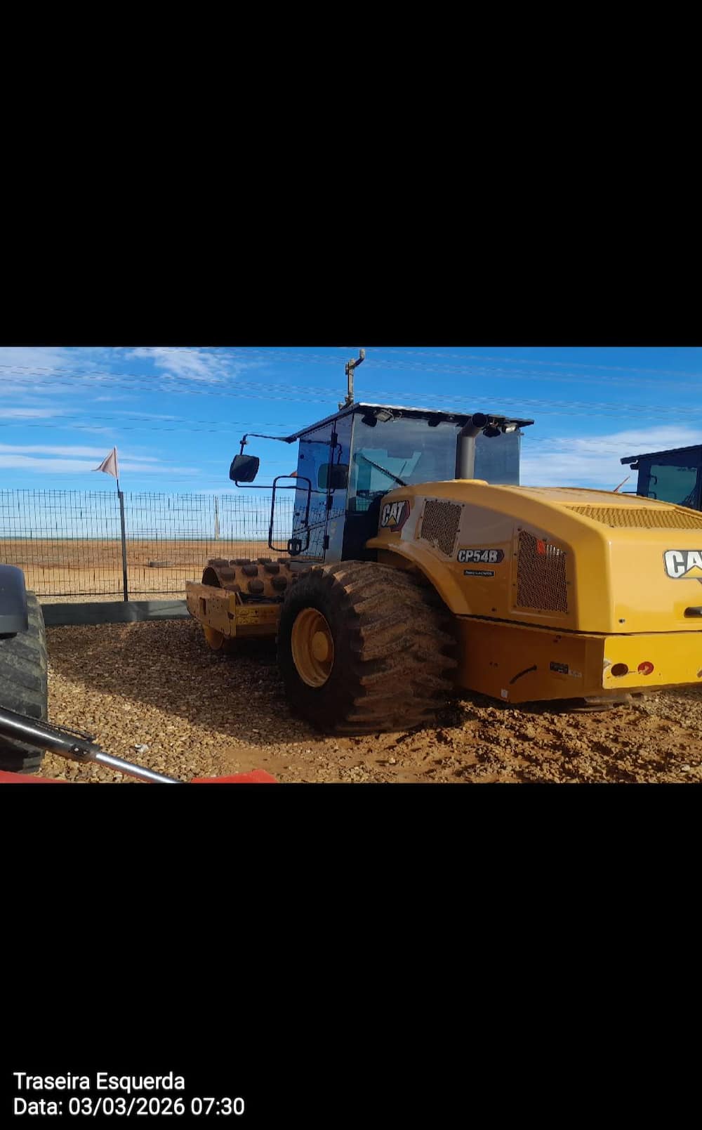 CATERPILLAR COMPACTADOR DE SOLO CSB54B