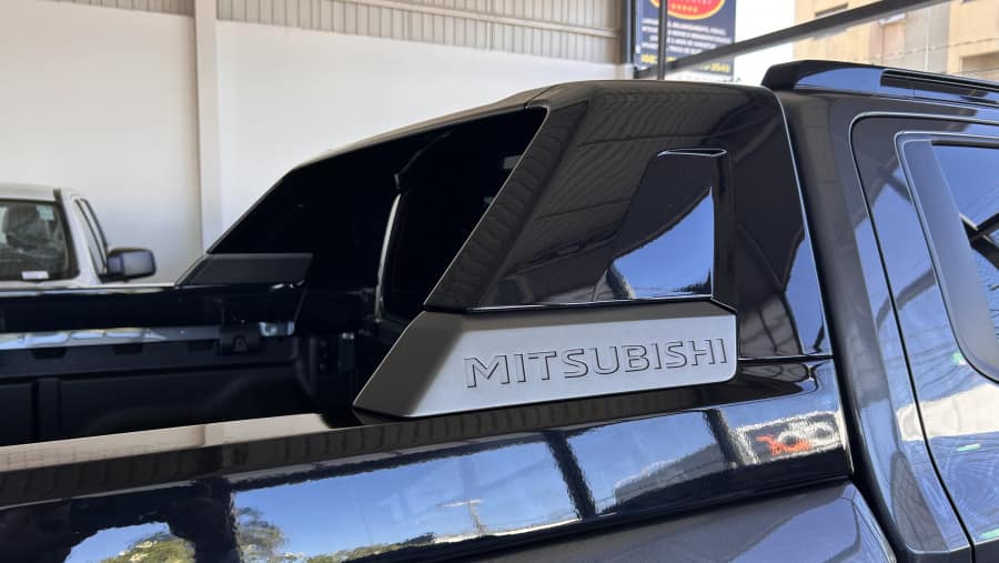 Mitsubishi Nova Triton  2.4 Katana