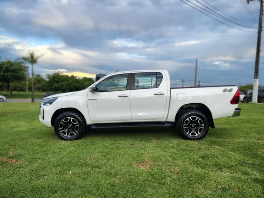 Toyota HILUX 2.8 D-4D TURBO DIESEL CD SRV 4X4 AUTOMÁTICO 2024/2024